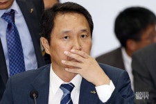 [포토] 심각한 표정 짓는 이양호 한국마사회 회장