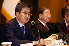 [포토] LG그룹 찾은 김동연 부총리 일자리 창출할 신산업 관심