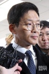 [포토] '굳은 표정' 조사실로 향하는 안태근 전 법무부 검찰국장