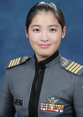 윤 대통령, 생도 견학 중 자부심 공유후 박수와 감동 현장직접 보니 든든하다, 상호 신뢰 느껴짐