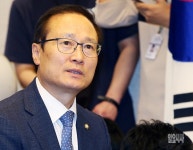 [포토] 정례회동서 발언하는 홍영표