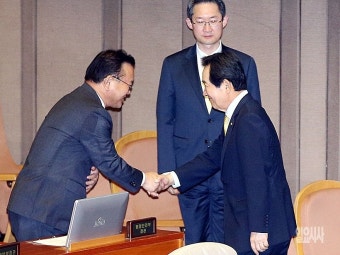 [포토] 악수 나누는 정세균-김부겸