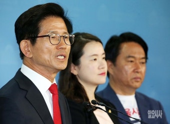 [포토] 기자회견 갖는 김문수 '네거티브 시작?'