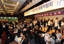 즈엔바이오한국 | [포토] 구직자로 북적이는 2018 한국 제약·바이오산업 채용박람회