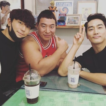 이시언, 상도목장 견학 온 '의리남' 송승헌과 인증샷…