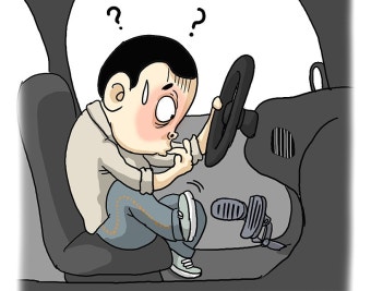 브레이크 헷갈려…햄버거 매장으로 돌진
