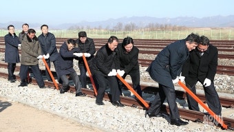 [포토] 남북철로 현대화 착공식 갖는 참석자들