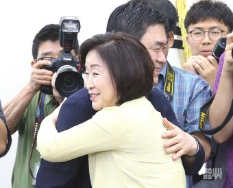 [포토] 서로 얼싸안는 심상정-김종민