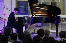 [포토] 평화 기원하는 탈북 피아니스트 김철웅
