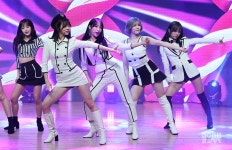 [포토] 파워풀한 네이처 컴백 무대