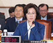 [포토] 잠시 생각에 잠긴 추미애 법무장관 후보자