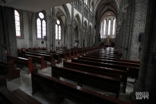 [포토] 미사 중지에 적막감 감도는 명동성당