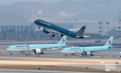 [포토] 인천공항 이륙하는 베트남 항공기
