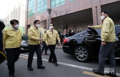 [포토] 정세균 총리·박원순 시장, 구로 집단 감염 빌딩 방문