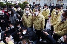 [포토] 구로 집단 감염 빌딩 찾은 정세균 총리·박원순 시장