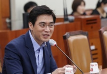 [포토] 국회 과방위 당정간담회 참석한 한준호 의원