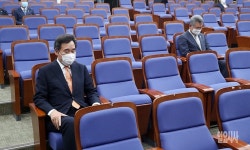 [포토] 생각에 잠긴 이낙연