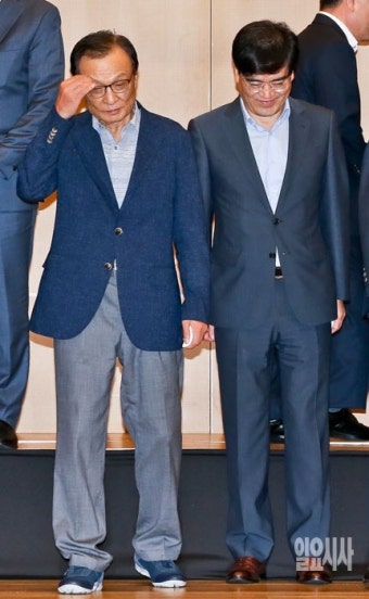 [포토] 기념사진 촬영 마친 이해찬-공영운