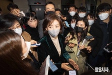 ‘장고 끝’ 나경원 “3·8 전대 불출마하겠다” 왜?