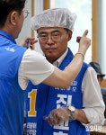 [포토] 등촌1 종합사회복지관 찾은 진교훈 점심 봉사 왔습니다