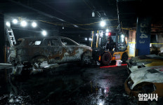 [포토] 인천시 서구 전기차 화재...처참한 현장 속 잔해