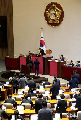 [포토] 여당 추천 국가인권위원 선출안 부결...항의하는 여당 의원들