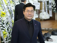 [포토] 박찬대 원내대표, 이상득 전 국회부의장 빈소 조문