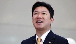 진종오 “부역자 길 걷지 않겠다” 유용원은 “고심 중”