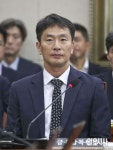 삐딱선 타는 이복현 금감원장, 왜?