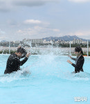 [포토] “덥다 더워”…한강공원 물놀이장서 피서 즐기는 시민들