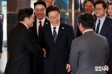 <여조> 이 대통령 지지율 60.9%⋯지난달 대비 3.0%p↑
