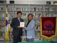호치민한인회, 류영만 전임 경찰영사에 공로패 전달