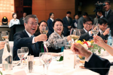 문재인 대통령, 프랑스 동포 200명과 만찬간담회