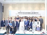 캄보디아 학교, 크메르어로 만든 교재로 한국어 수업한다