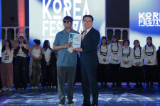 K-POP, 세계의 지붕인 파미르고원의 하늘을 적시다