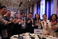 추석 앞두고, 67개국서 날아온 370여 한인들 광장동을 달구다