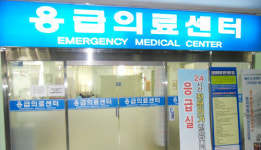 문정현 신부 요추 골절 중상···의사 생명엔 지장없어