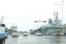 [현장]태풍으로 신호등 고장, 경찰도 없이 차량운행 위험천만