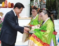 한복곱게 입은 현대 김만덕...제33회 만덕제ㆍ김만덕상 시상식