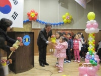 서귀북초병설유치원, 2013학년도 입학식…꽃부케 선물
