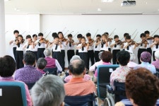 의귀초 학생들의 특별한 봉사활동! 트로트에 어르신들 어깨가 들썩