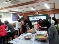 효돈초어머니회 기로회요양원 고추장 나눔 봉사