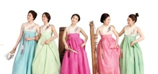 백제가야금연주단의 흥겨운 가야금 연주 들려준다