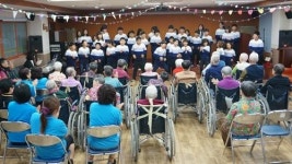 성산초, 세화요양원 찾아 예술동아리 발표회