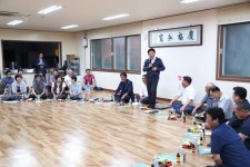 대정읍 투어 나선 원희룡 제주지사...주민들 건의사항 봇물