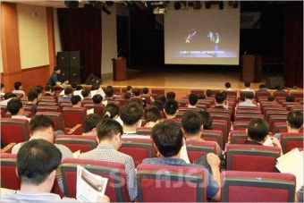 제주경찰, 인권연대 사무국장 초청 '인권교육'