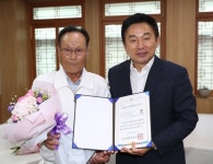 무형문화재 제22호 제주도 영장소리 보유자 인정서 전달식 가져