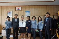 서귀포소방서 여성의용소방대 서귀여고 학생에 장학금 전달