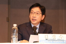 김경수 “경남도민과 함께 완전히 새로운 경남 향해 뛰겠다”