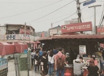 레트로 열풍에 붐비는 ‘돈의동 고기골목’...하루 유동인구 20만명